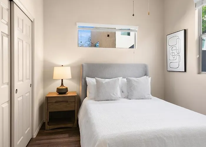 Apartment Landing Modern With Amazing Amenities *